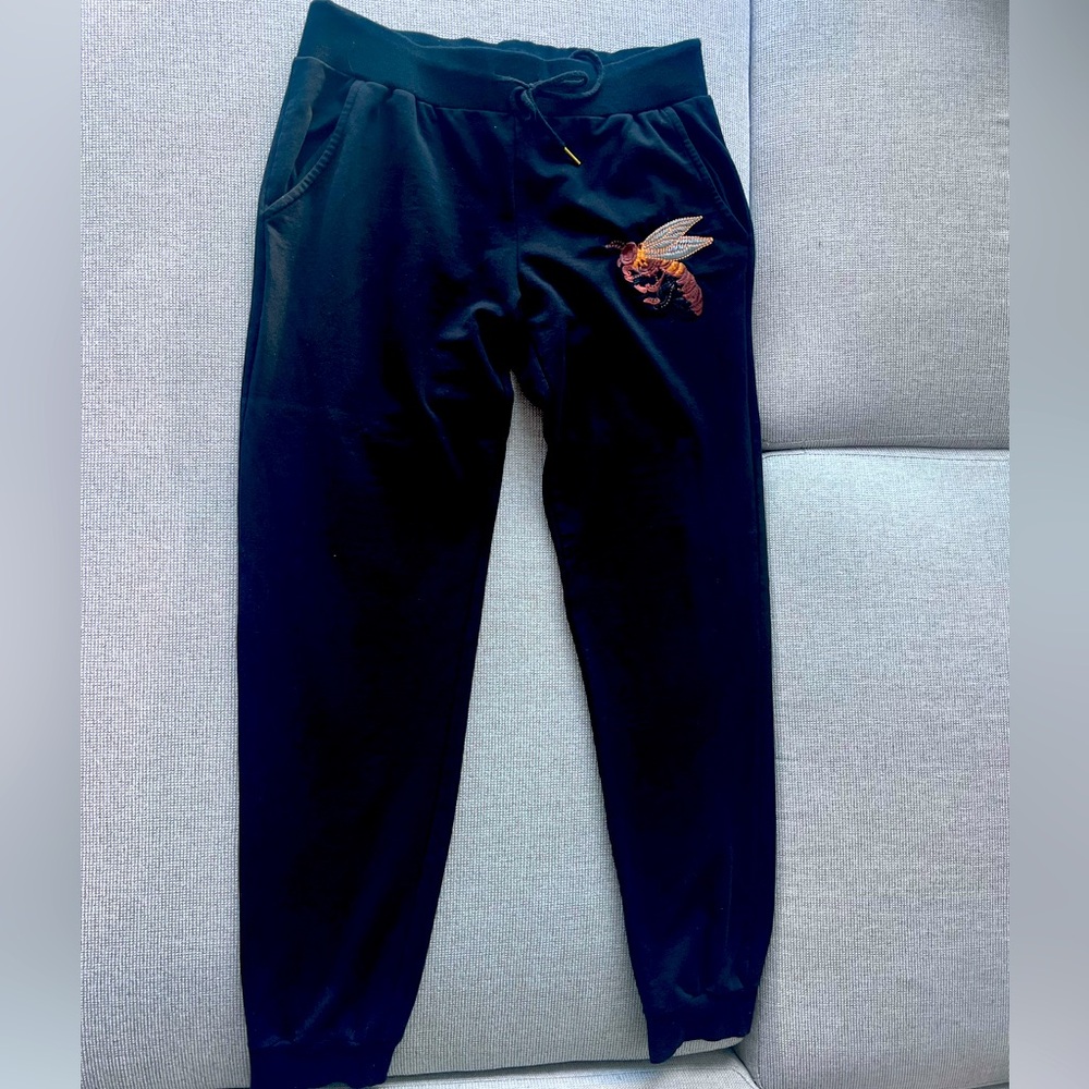 Gucci women joggers with bee. SS 2016 collection.